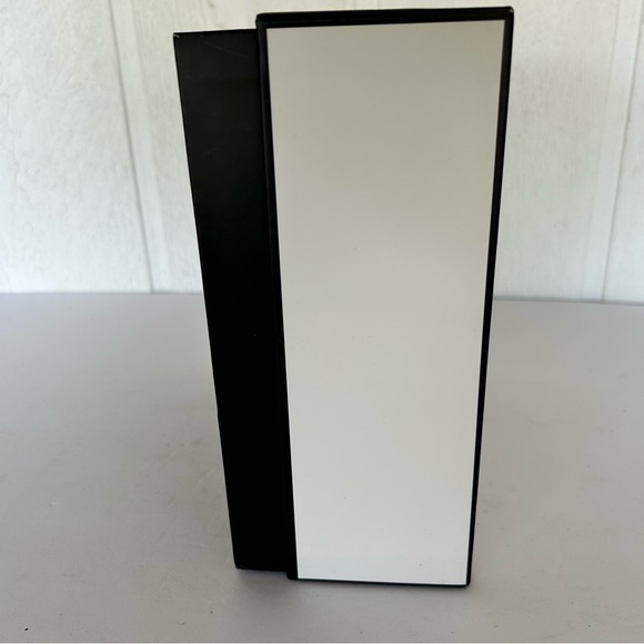 CHANEL GIFT BOX - Picture 5 of 11